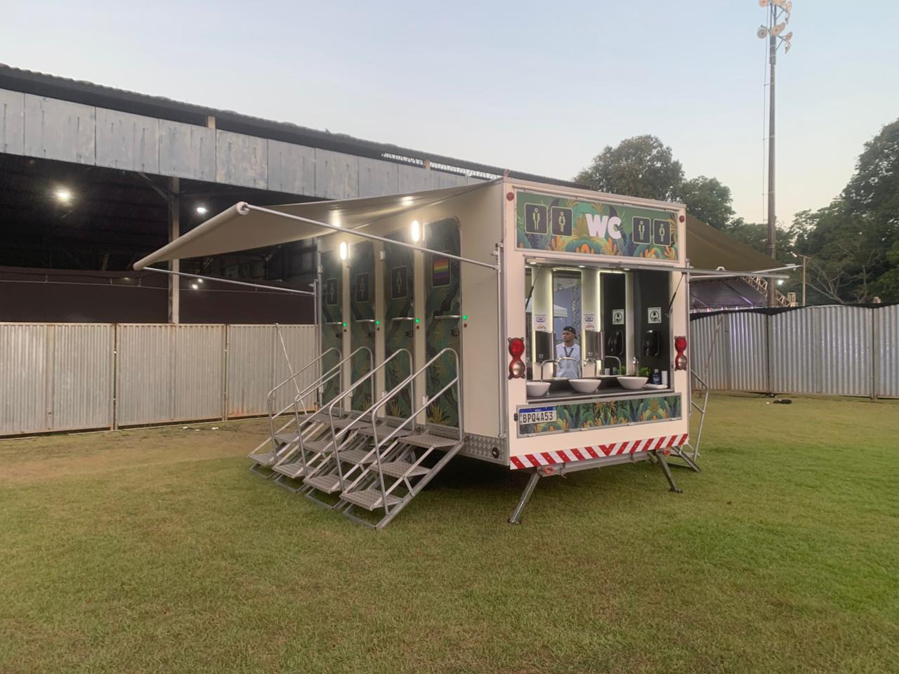 Trailer sanitário hidráulico da Ativo Amazônia instalado em evento